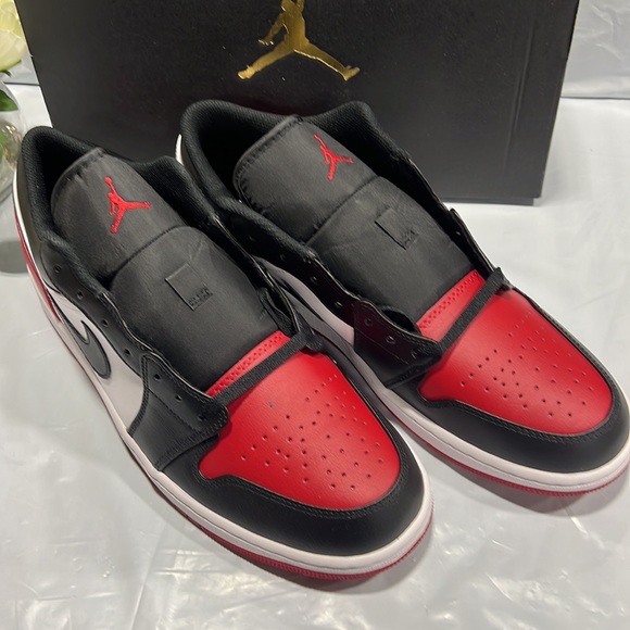 NIB - Men’s Air Jordan 1 Low, White/Black/Varsity Res - Size 13 - Picture 7 of 11